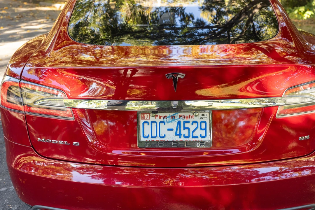 2014 Tesla Model S - Image 22 of 31
