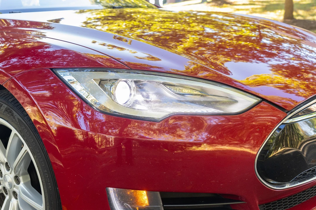 2014 Tesla Model S - Image 10 of 31