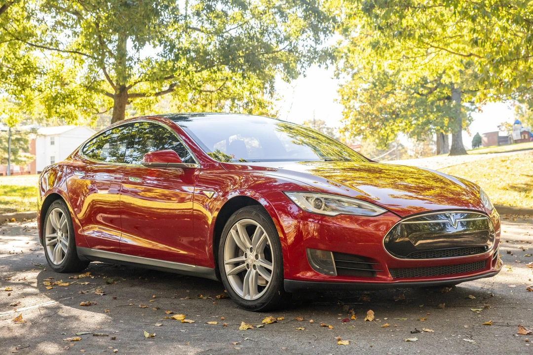 2014 Tesla Model S - Image 8 of 31