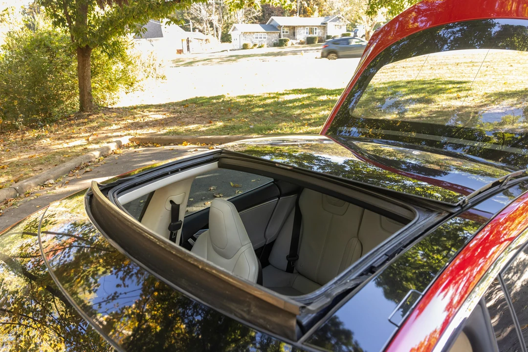 2014 Tesla Model S - Image 29 of 31