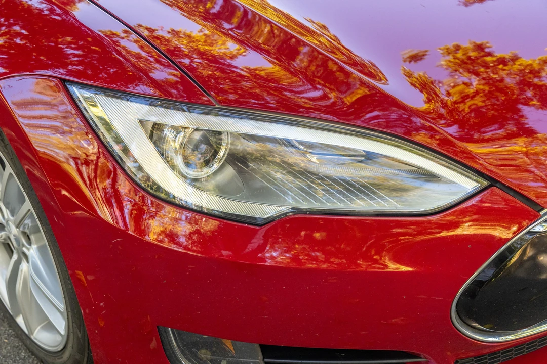 2014 Tesla Model S - Image 9 of 31