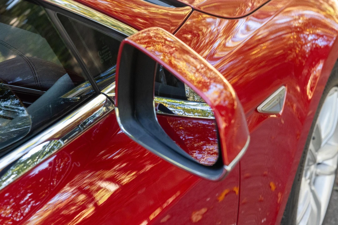 2014 Tesla Model S - Image 27 of 31
