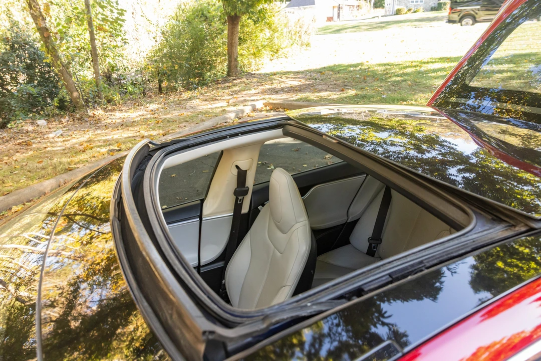 2014 Tesla Model S - Image 30 of 31