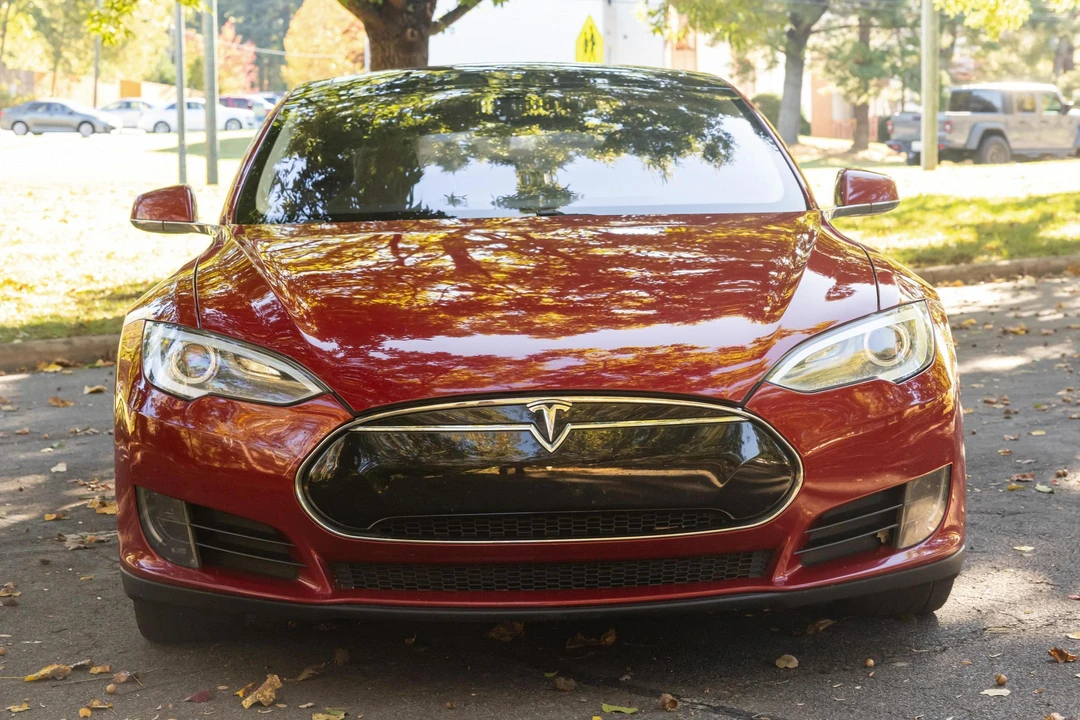 2014 Tesla Model S - Image 2 of 31