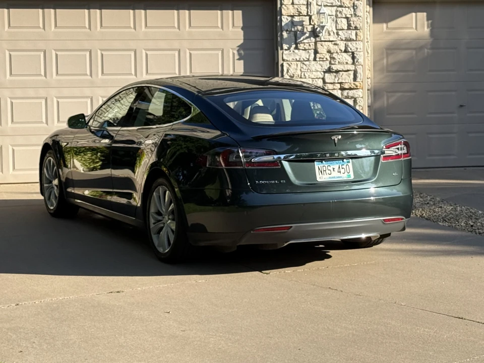 2014 Tesla Model S - Image 30 of 31