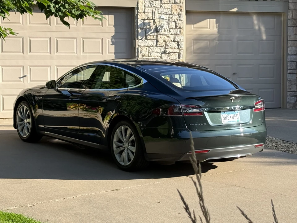 2014 Tesla Model S - Image 29 of 31