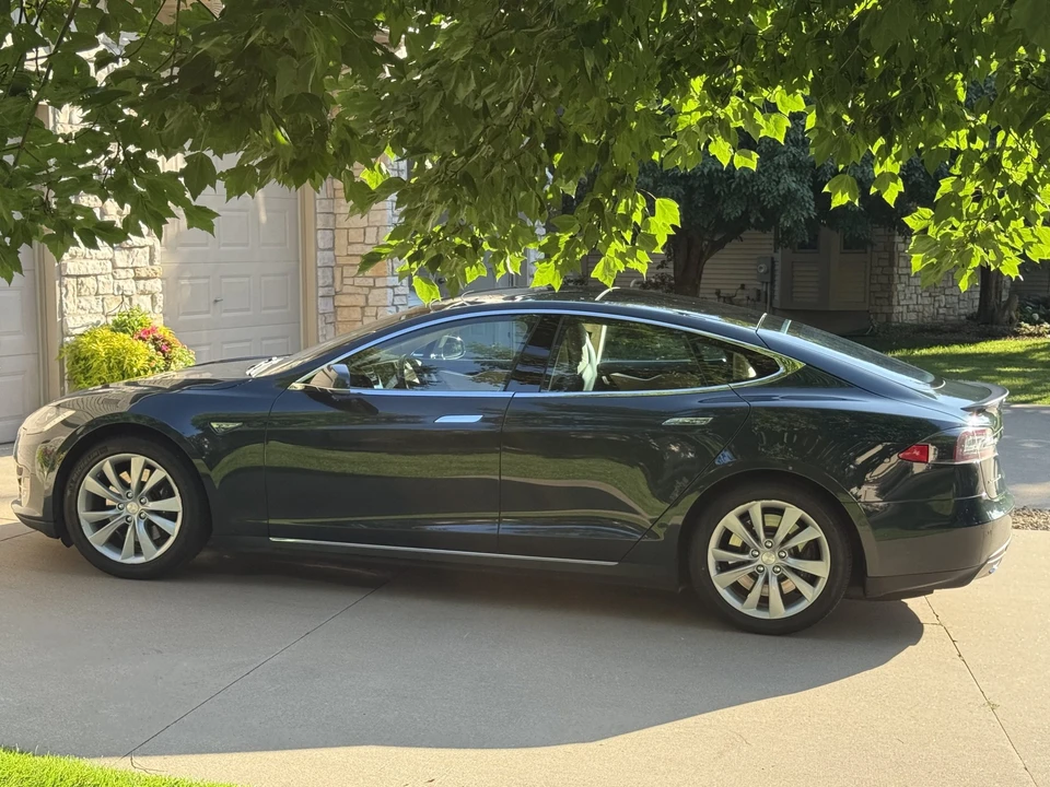 2014 Tesla Model S - Image 22 of 31