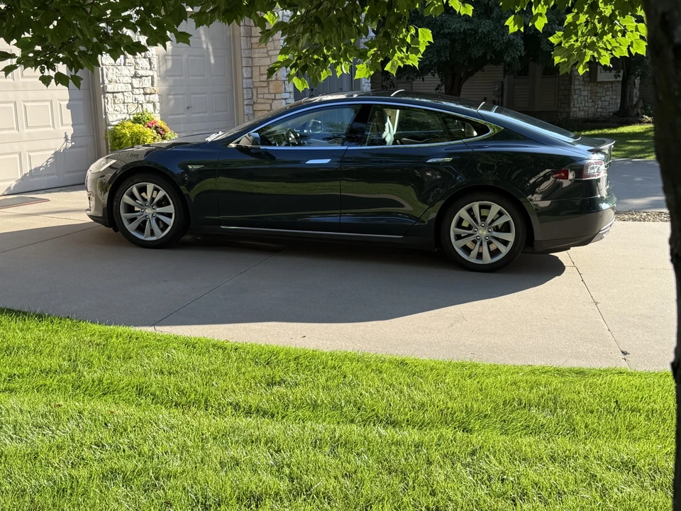 2014 Tesla Model S - Image 21 of 31