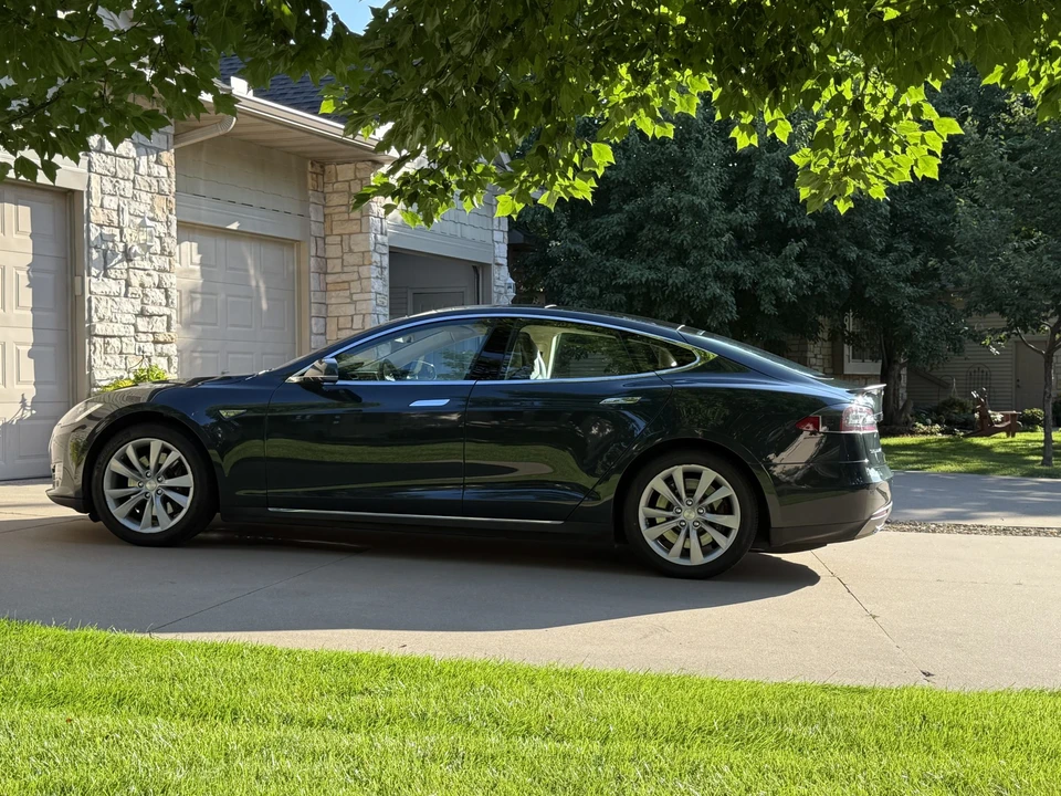 2014 Tesla Model S - Image 20 of 31