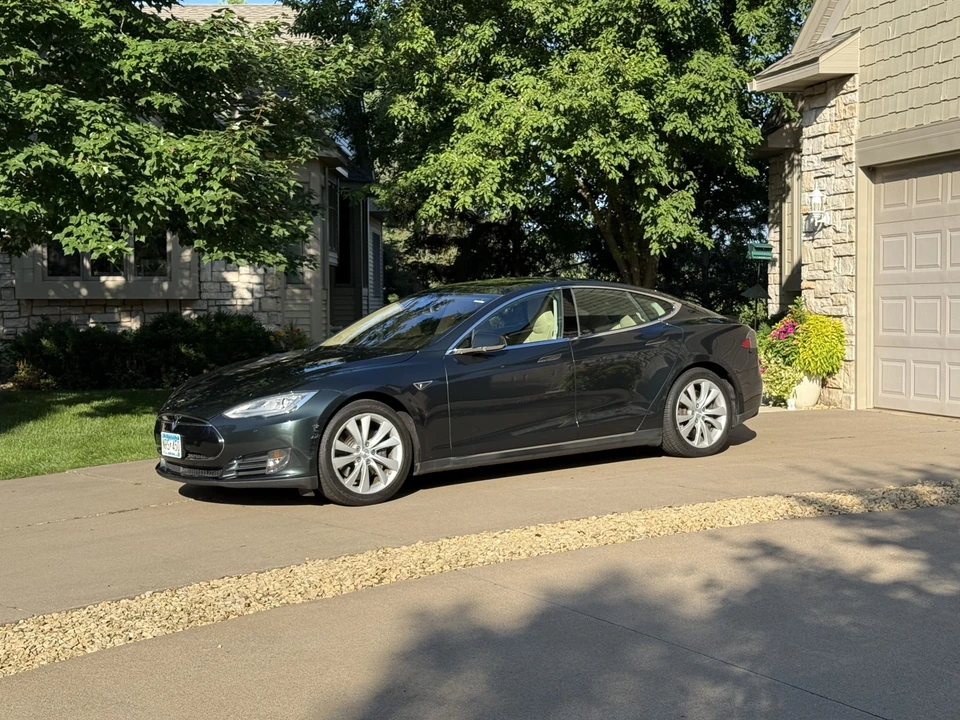 2014 Tesla Model S - Image 5 of 31