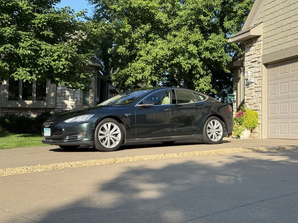 2014 Tesla Model S - Image 7 of 31