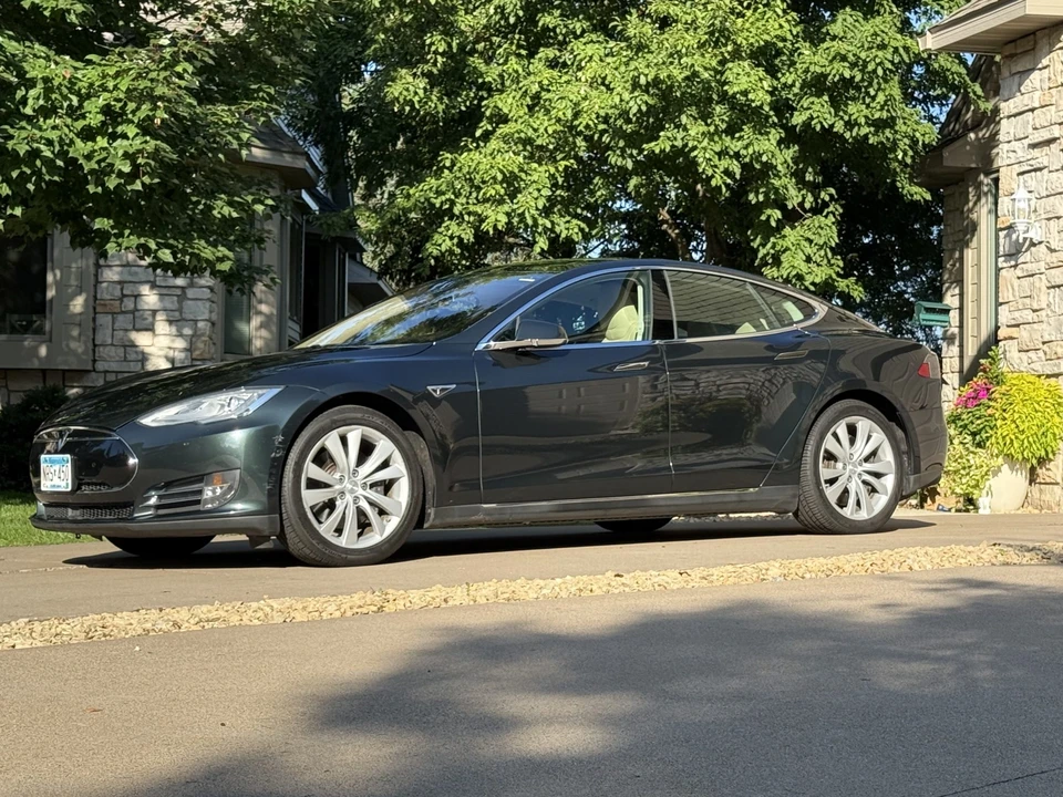 2014 Tesla Model S - Image 4 of 31