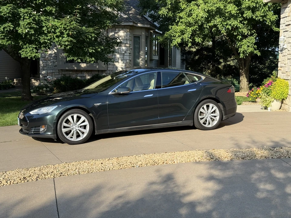 2014 Tesla Model S - Image 8 of 31