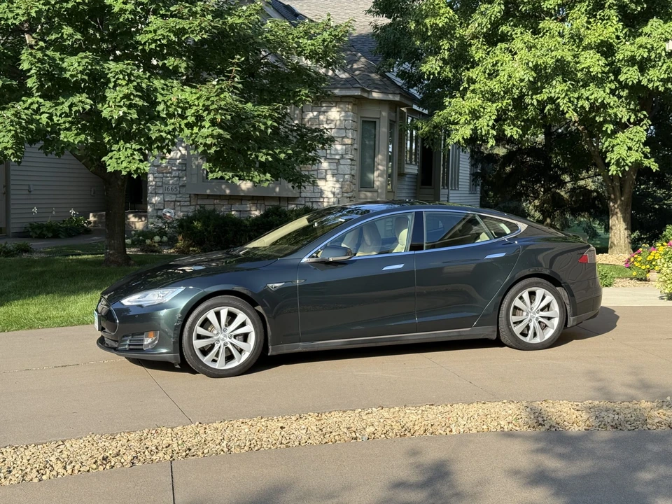 2014 Tesla Model S - Image 10 of 31