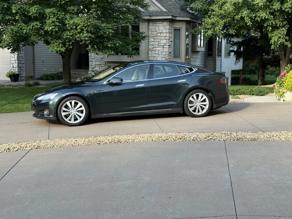 2014 Tesla Model S - Image 14 of 31