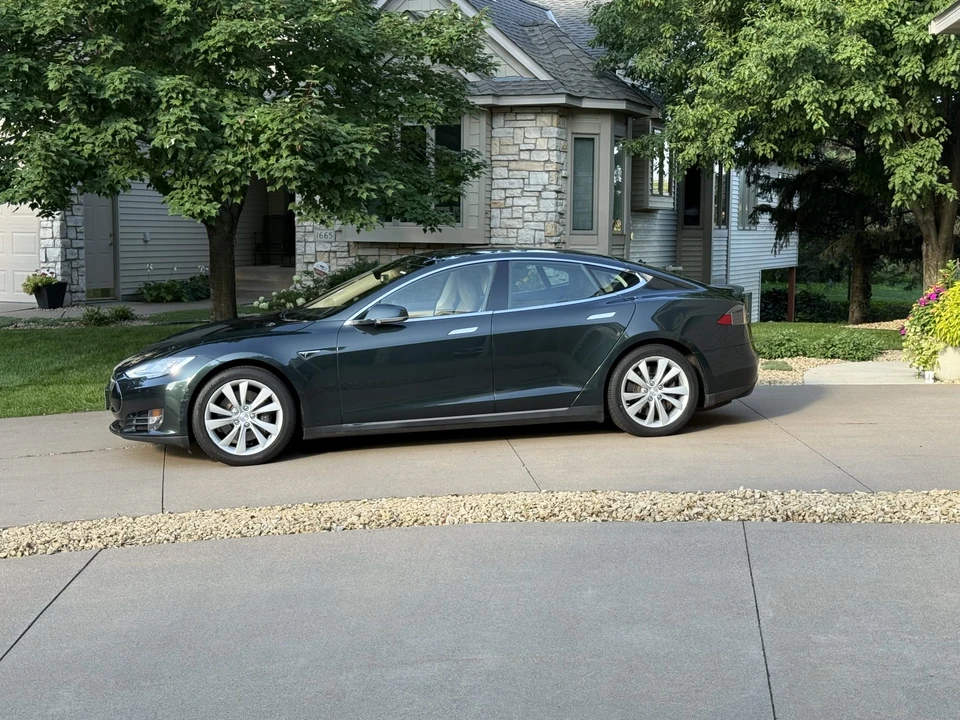 2014 Tesla Model S - Image 13 of 31