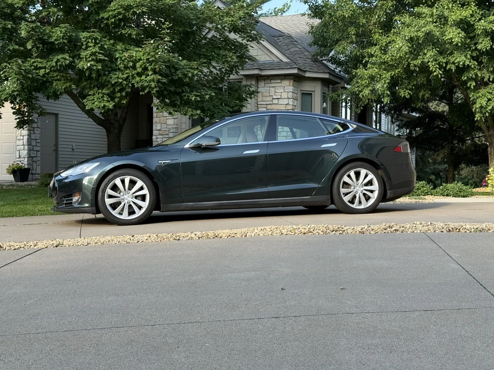 2014 Tesla Model S - Image 12 of 31
