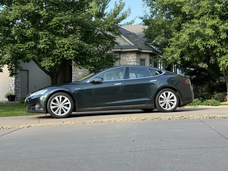 2014 Tesla Model S - Image 11 of 31