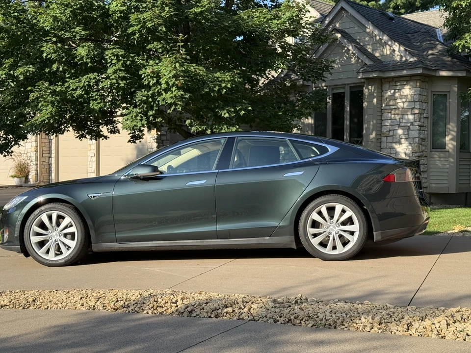 2014 Tesla Model S - Image 17 of 31