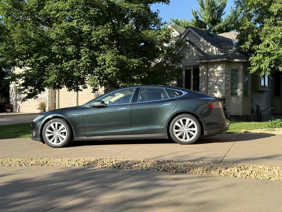 2014 Tesla Model S - Image 15 of 31