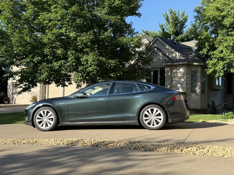 2014 Tesla Model S - Image 16 of 31