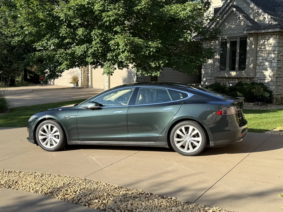 2014 Tesla Model S - Image 18 of 31
