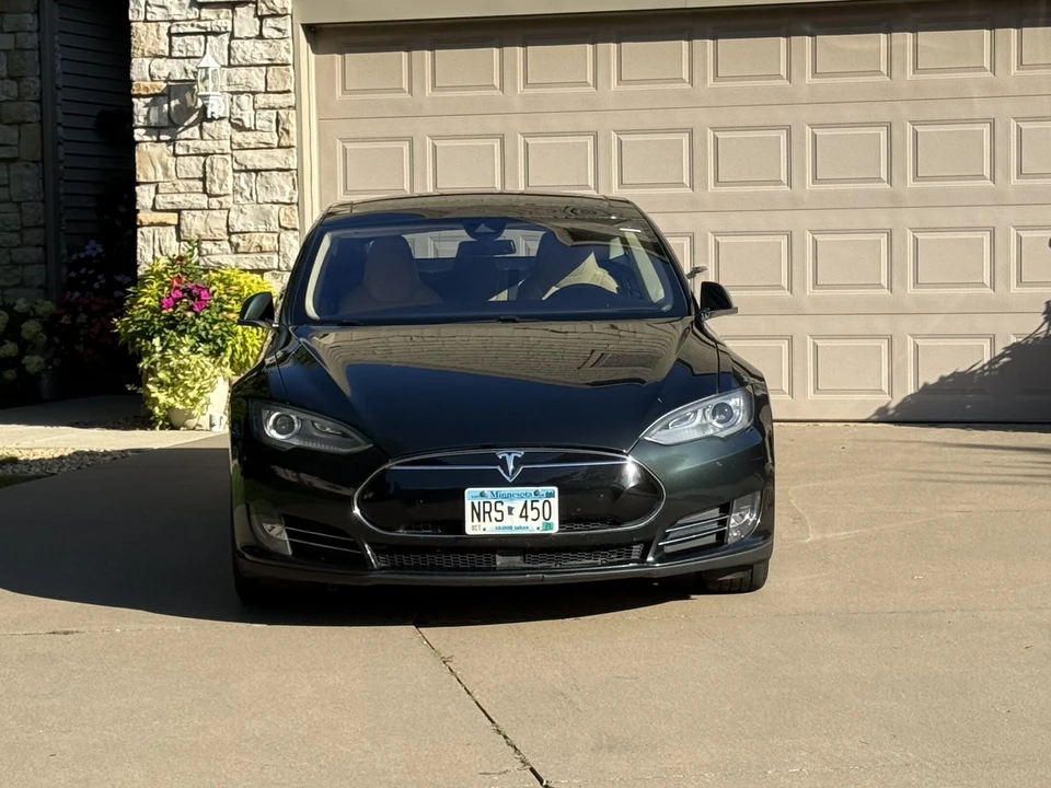 2014 Tesla Model S - Image 2 of 31