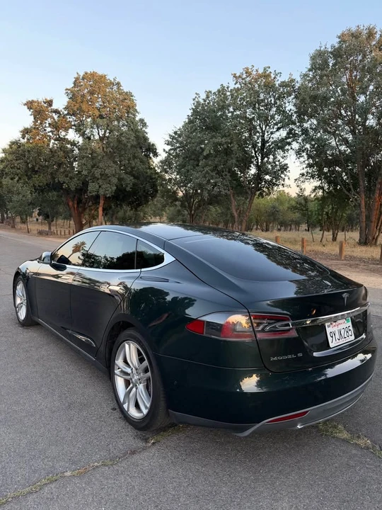 2014 Tesla Model S - Image 5 of 15