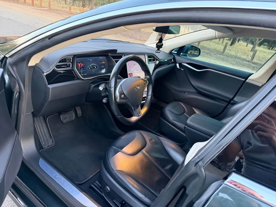 2014 Tesla Model S - Image 9 of 15