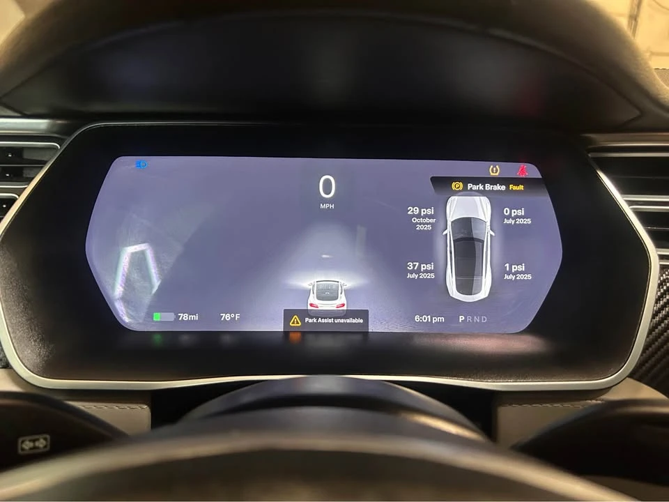2014 Tesla Model S - Image 12 of 16