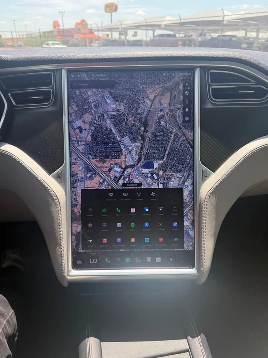 2014 Tesla Model S - Image 12 of 16