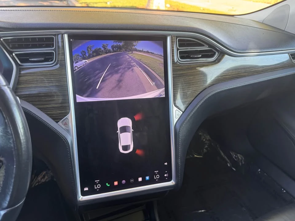 2014 Tesla Model S - Image 11 of 16