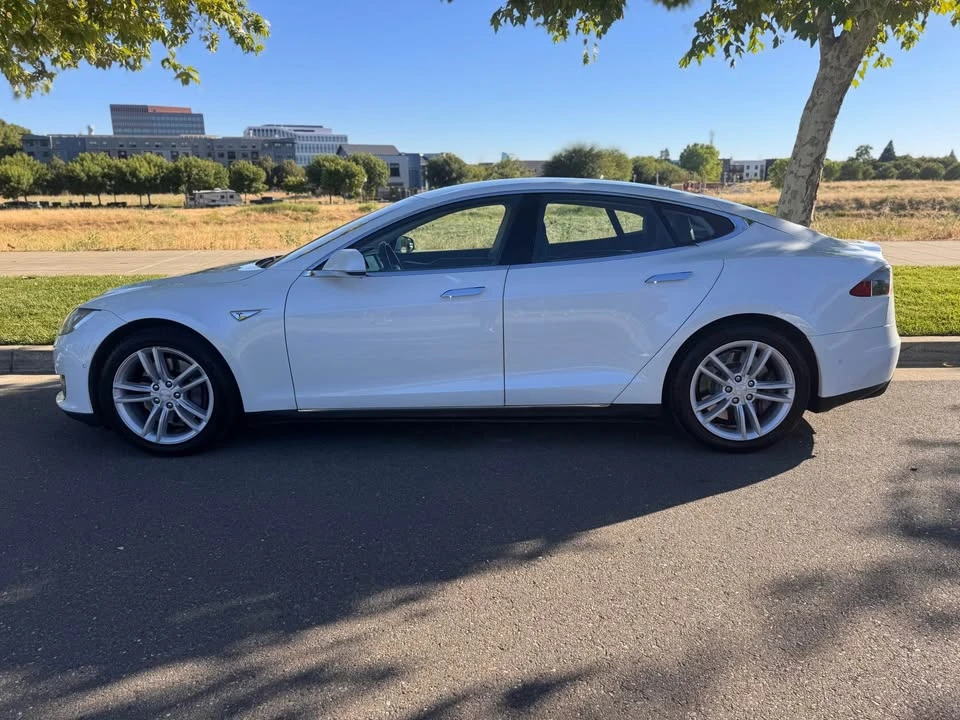 2014 Tesla Model S - Image 2 of 16