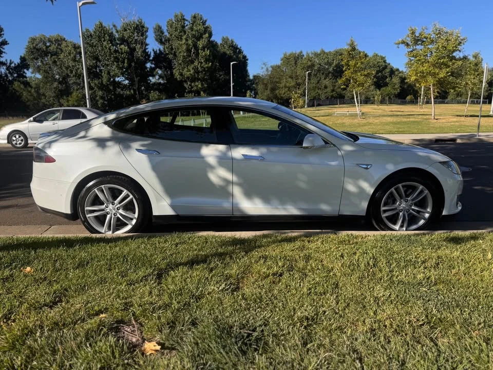 2014 Tesla Model S - Image 5 of 16