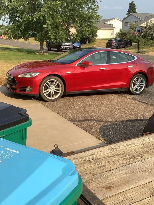 2014 Tesla Model S - Image 2 of 11