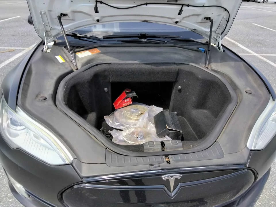 2014 Tesla Model S - Image 9 of 16