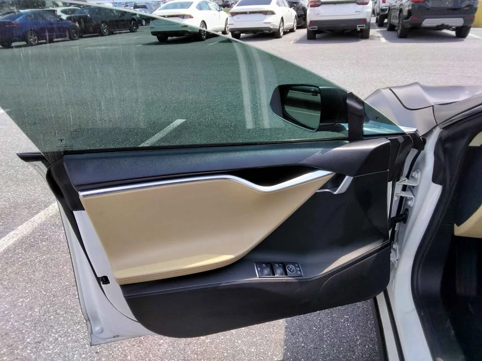 2014 Tesla Model S - Image 11 of 16