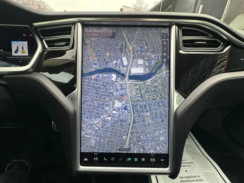 2014 Tesla Model S - Image 11 of 12