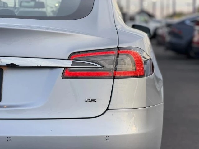 2014 Tesla Model S - Image 9 of 21