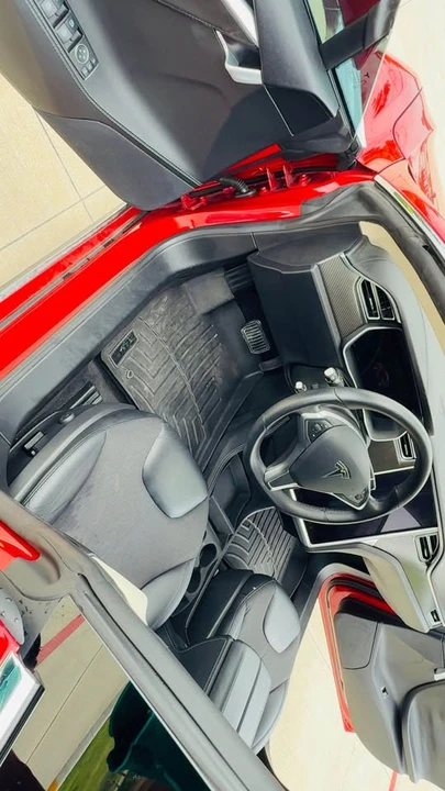 2014 Tesla Model S - Image 11 of 17