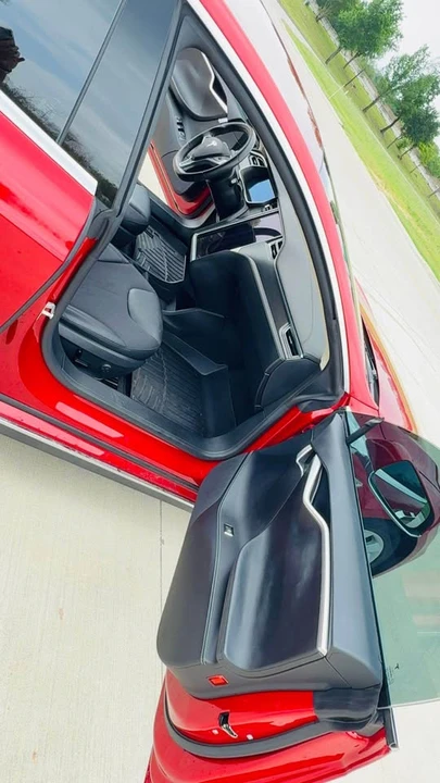 2014 Tesla Model S - Image 7 of 17