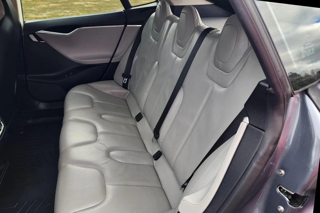 2014 Tesla Model S - Image 28 of 31