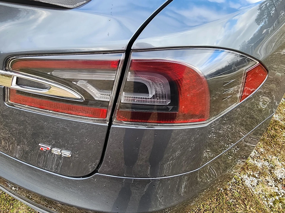 2014 Tesla Model S - Image 15 of 31