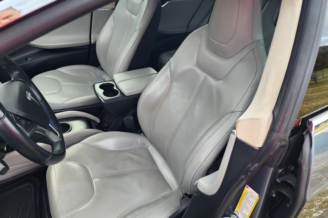 2014 Tesla Model S - Image 27 of 31