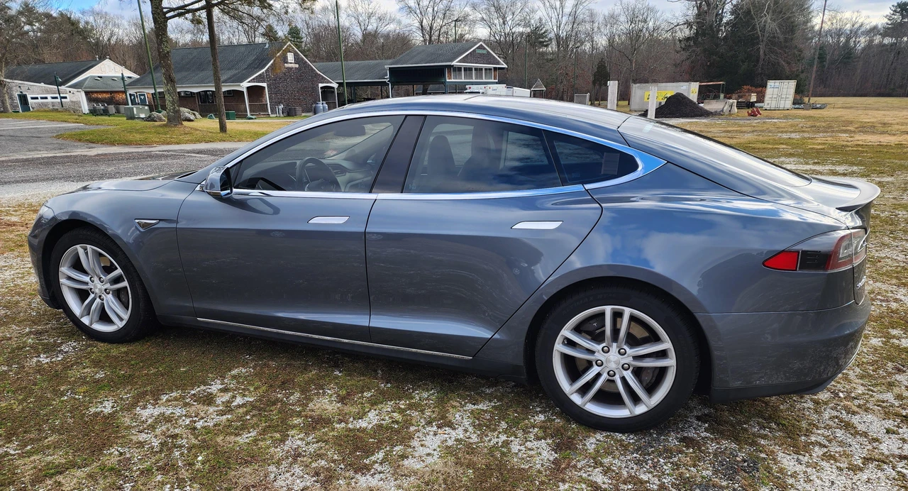 2014 Tesla Model S - Image 8 of 31