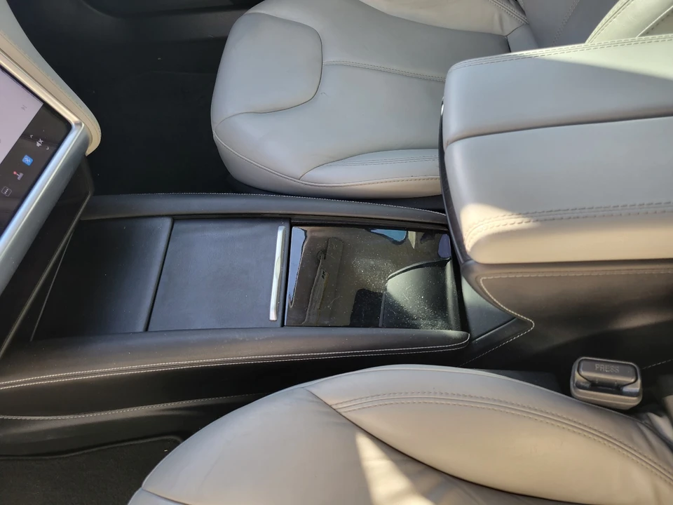 2014 Tesla Model S - Image 12 of 20