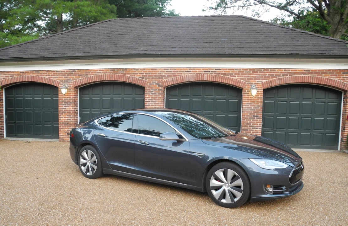2014 Tesla Model S - Image 14 of 31