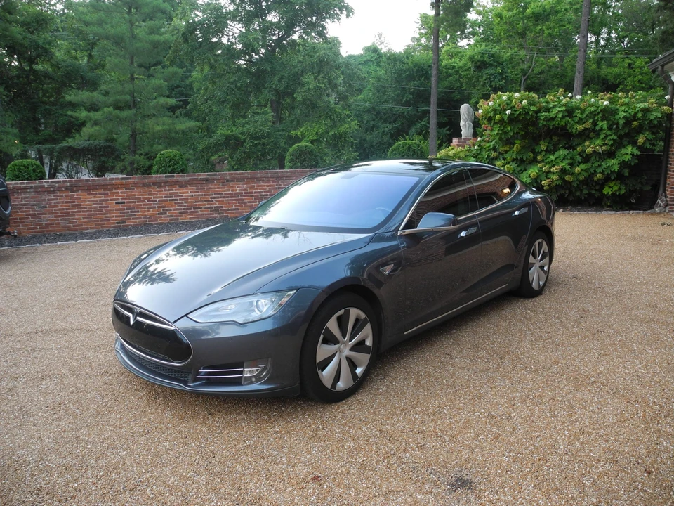 2014 Tesla Model S - Image 2 of 31