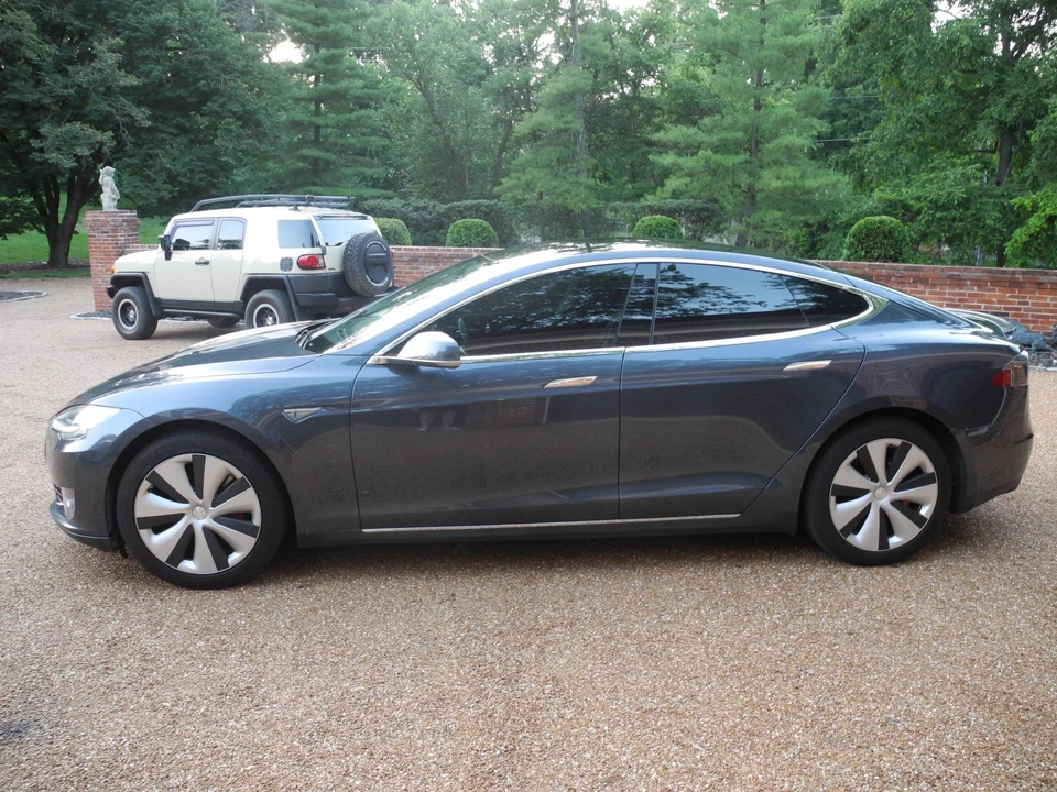 2014 Tesla Model S - Image 5 of 31
