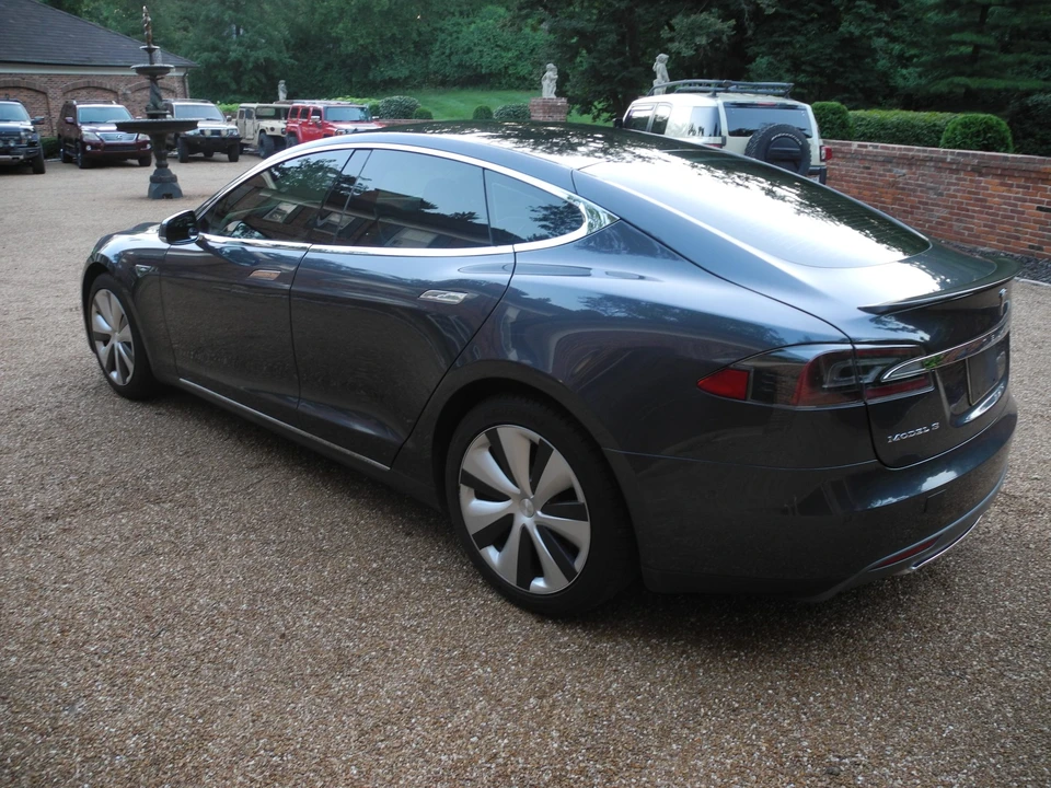 2014 Tesla Model S - Image 7 of 31